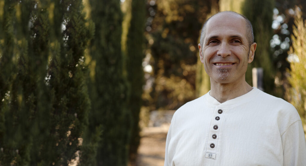 Carlos Claramunt profesor de Yoga