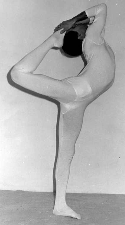 Carlos Claramunt en Rajakapotasana, postura avanzada